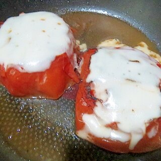 フライパンでトマトチーズ焼き